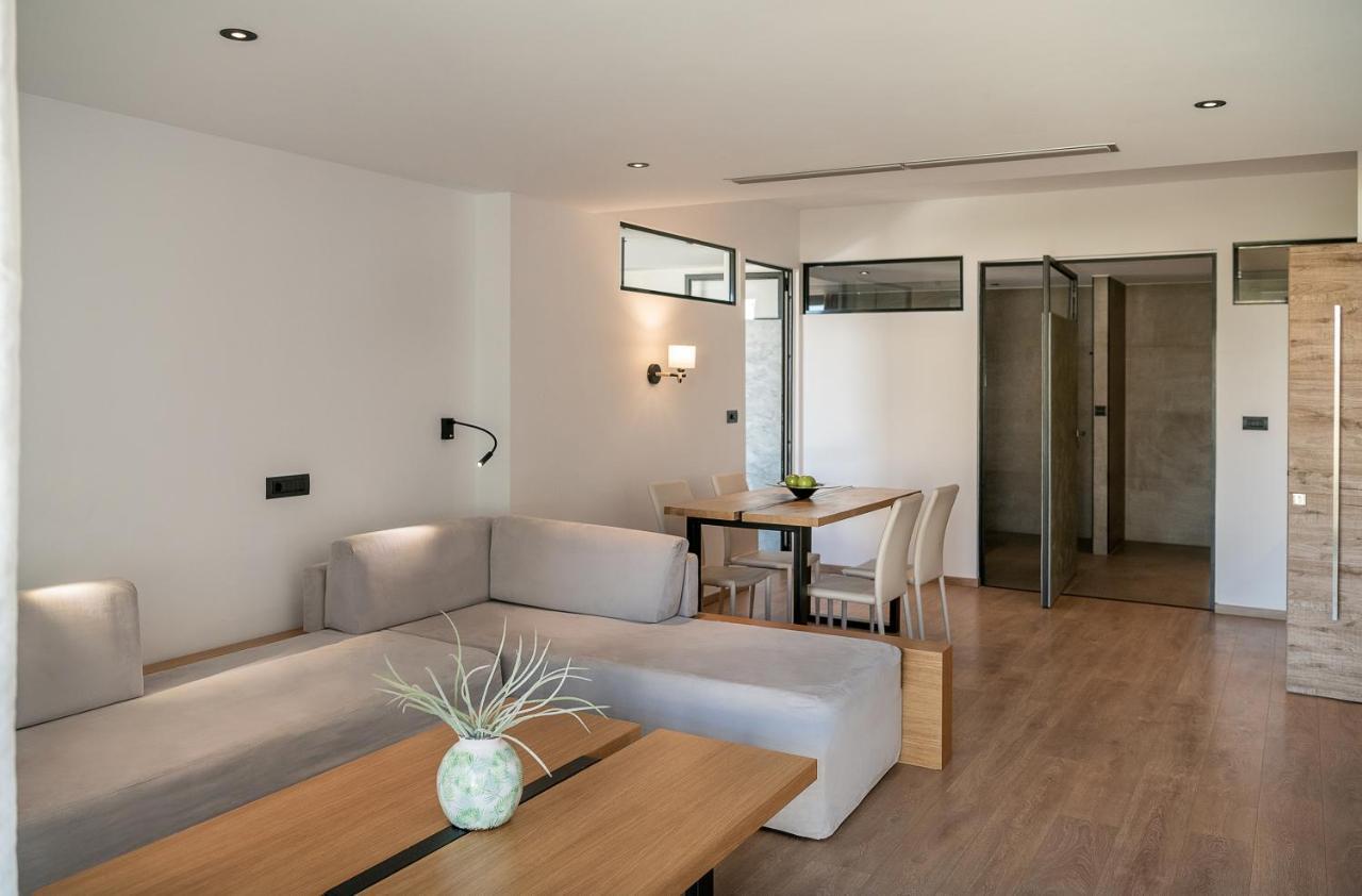 Icarus Hotel Kalamaki Exteriör bild