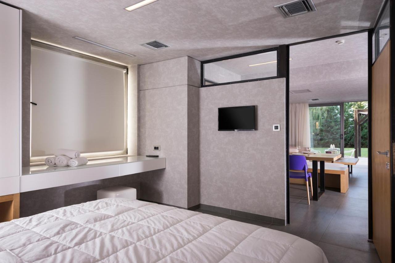 Icarus Hotel Kalamaki Exteriör bild
