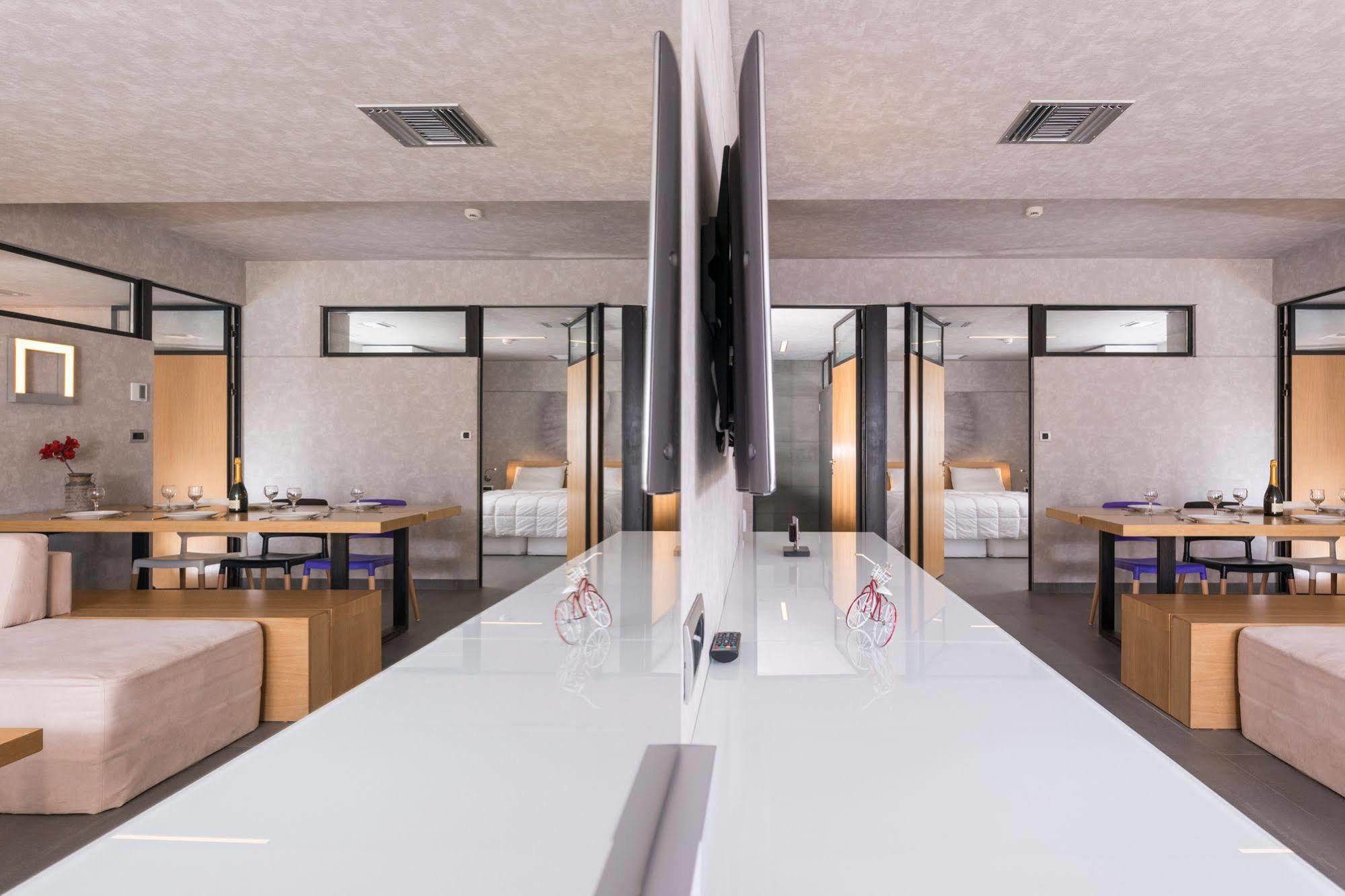 Icarus Hotel Kalamaki Exteriör bild
